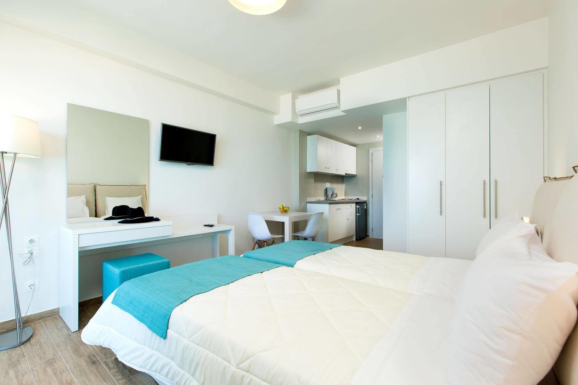 Golden Coast Seaside Apartments Rethymno  Exterior photo